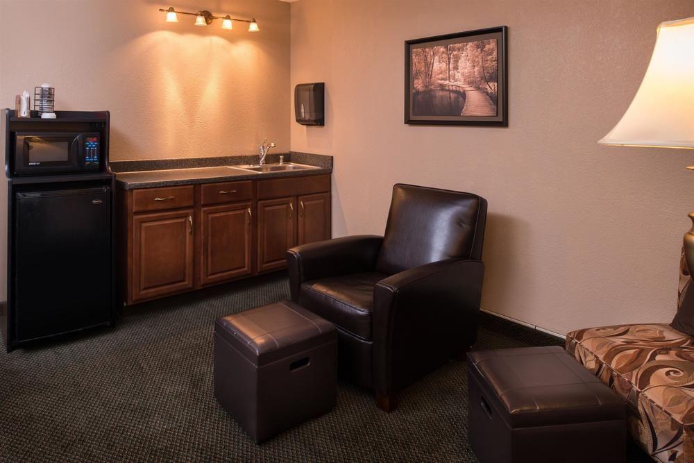 Ramada Plaza Rochester Airport Εξωτερικό φωτογραφία