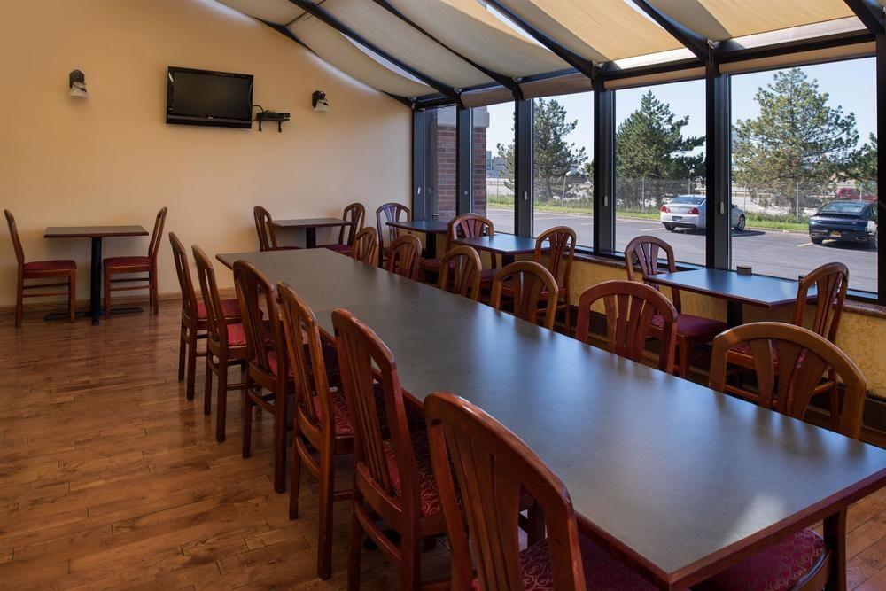 Ramada Plaza Rochester Airport Εξωτερικό φωτογραφία