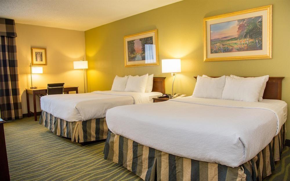 Ramada Plaza Rochester Airport Εξωτερικό φωτογραφία