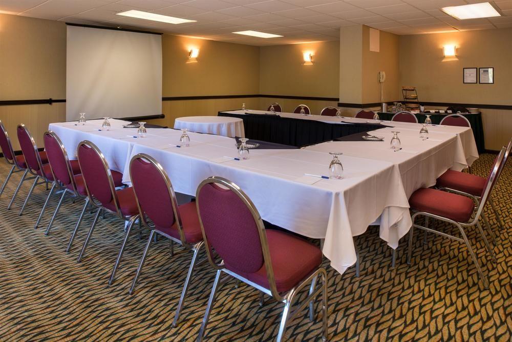 Ramada Plaza Rochester Airport Εξωτερικό φωτογραφία