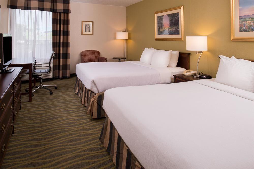 Ramada Plaza Rochester Airport Εξωτερικό φωτογραφία