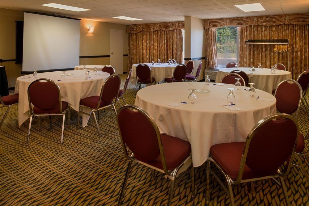 Ramada Plaza Rochester Airport Εξωτερικό φωτογραφία