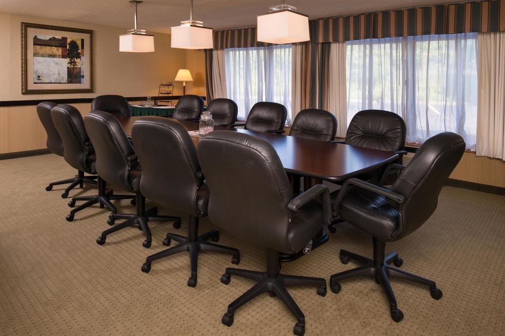 Ramada Plaza Rochester Airport Εξωτερικό φωτογραφία