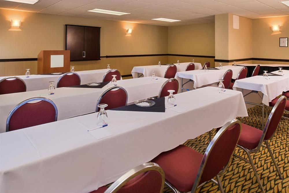 Ramada Plaza Rochester Airport Εξωτερικό φωτογραφία