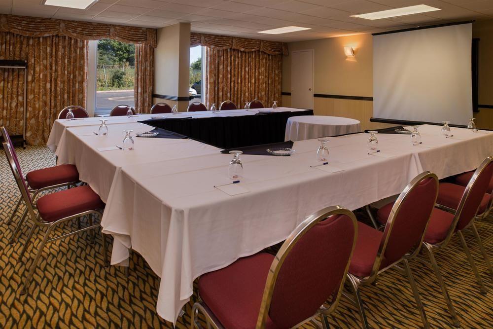 Ramada Plaza Rochester Airport Εξωτερικό φωτογραφία