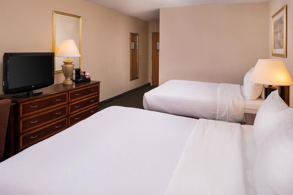 Ramada Plaza Rochester Airport Εξωτερικό φωτογραφία