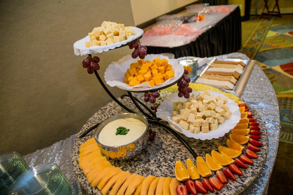 Ramada Plaza Rochester Airport Εξωτερικό φωτογραφία