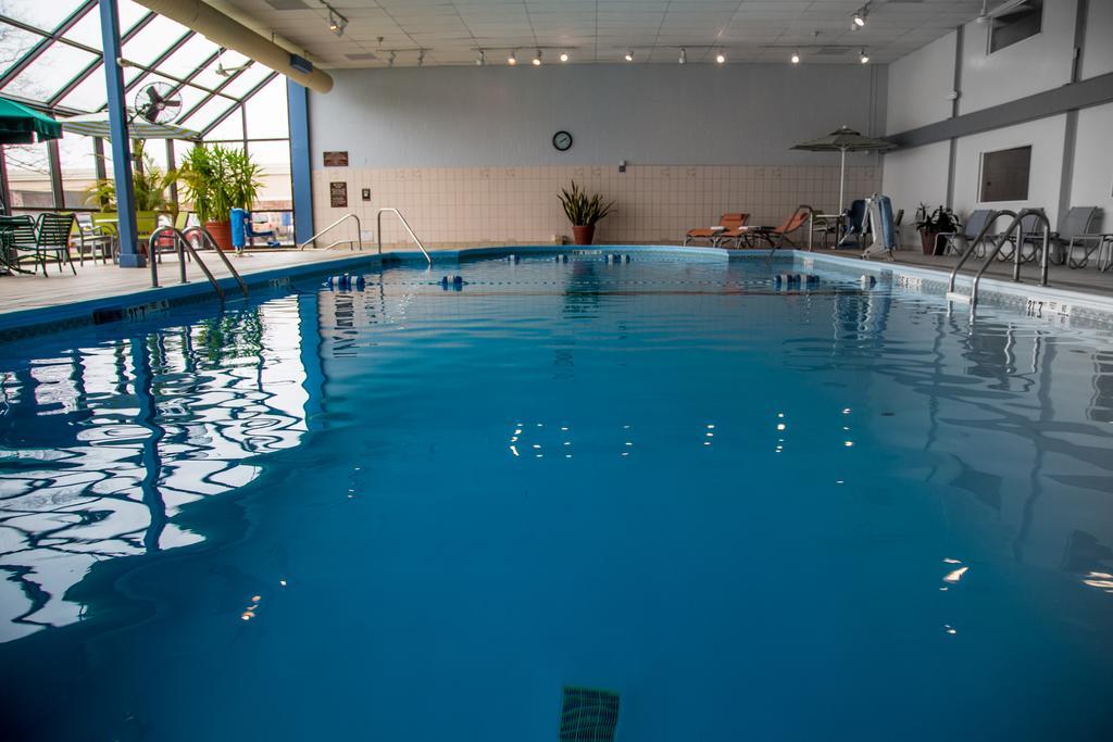 Ramada Plaza Rochester Airport Εξωτερικό φωτογραφία