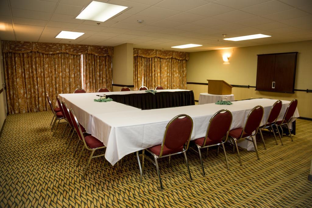 Ramada Plaza Rochester Airport Εξωτερικό φωτογραφία