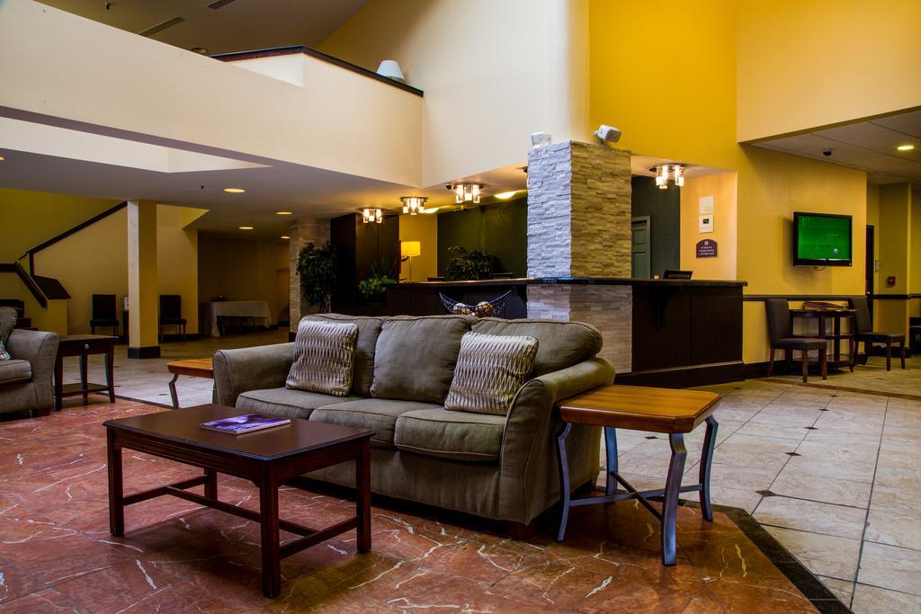 Ramada Plaza Rochester Airport Εξωτερικό φωτογραφία