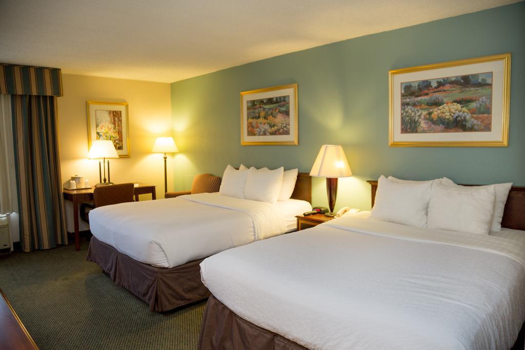 Ramada Plaza Rochester Airport Εξωτερικό φωτογραφία