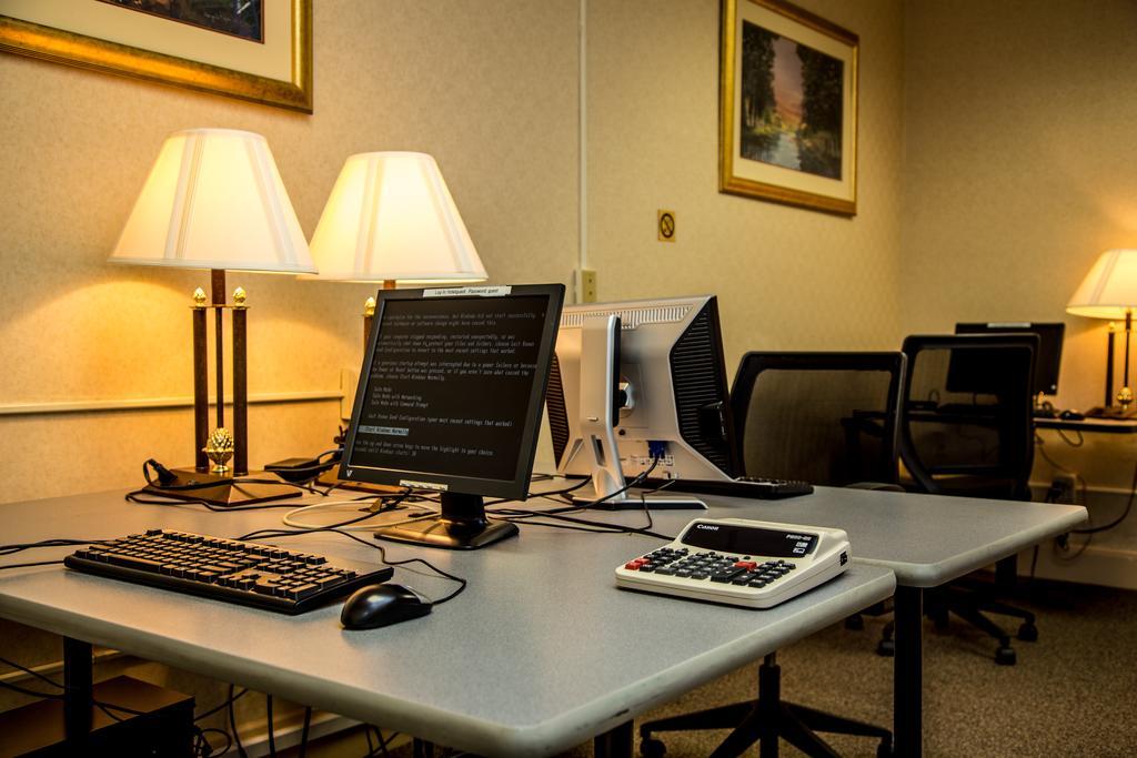 Ramada Plaza Rochester Airport Εξωτερικό φωτογραφία