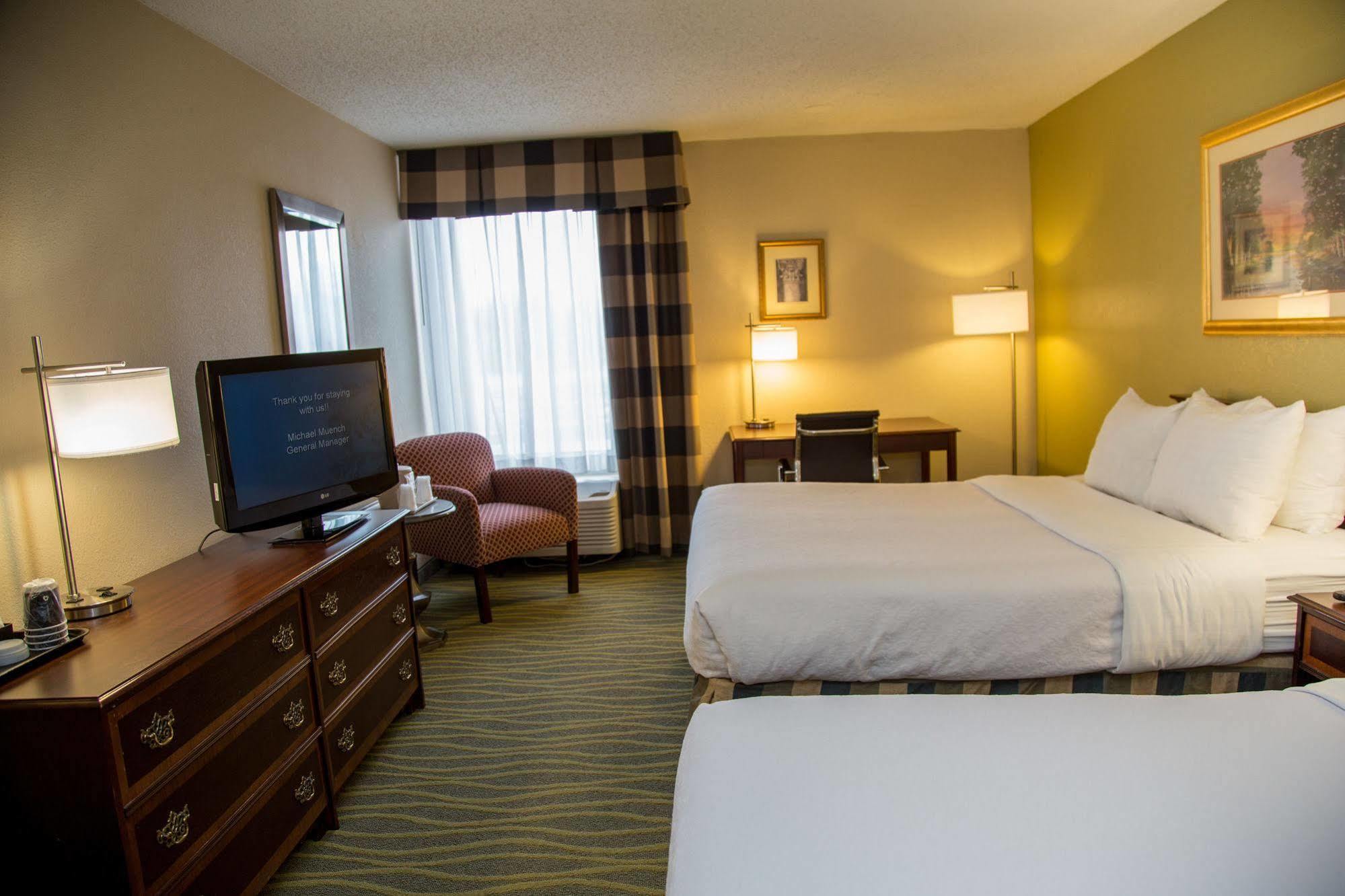 Ramada Plaza Rochester Airport Εξωτερικό φωτογραφία
