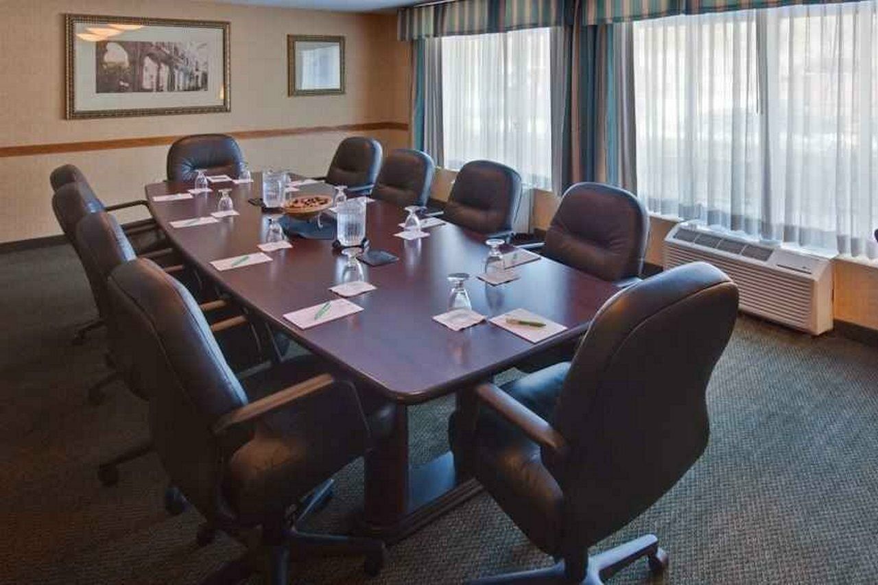 Ramada Plaza Rochester Airport Εξωτερικό φωτογραφία